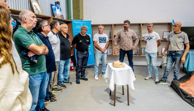 Fiorini recorrió el MALVAR y afirmó: “Malvinizar también es acompañar a nuestros veteranos y fortalecer estos espacios que mantienen viva la historia”