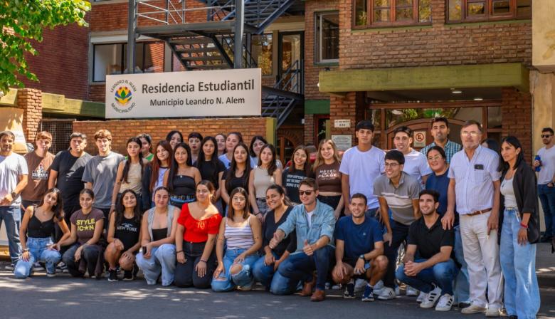 El intendente Ferraris encabezó el acto de entrega de llaves de la Residencia Estudiantil