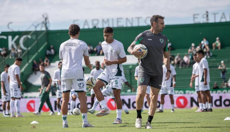 Sarmiento vuelve al trabajo con la mira en Barracas y tiempo extra para ajustar piezas