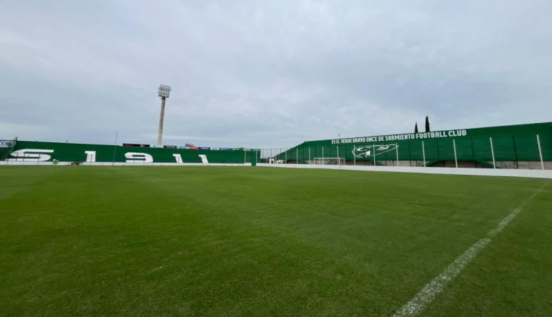 Sarmiento, que en el torneo sumó solo de local, recibe a un entonado Racing lleno de jerarquía