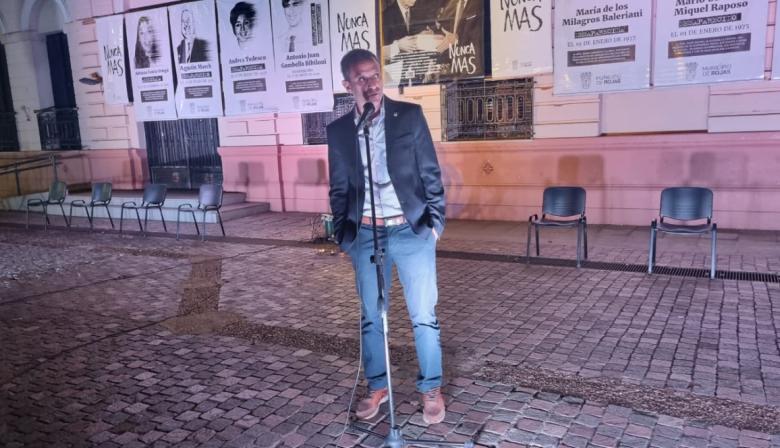 Vecinos, familiares de víctimas y dirigentes reafirmaron el pacto democrático en un emotivo acto