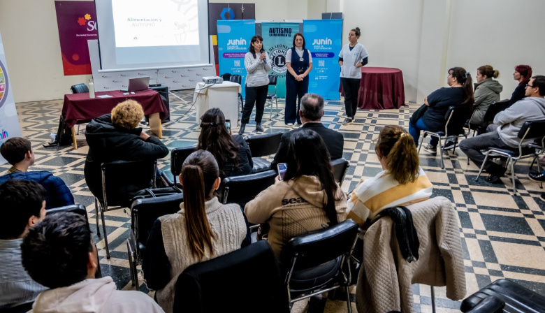 Se realizó una importante charla sobre autismo y alimentación
