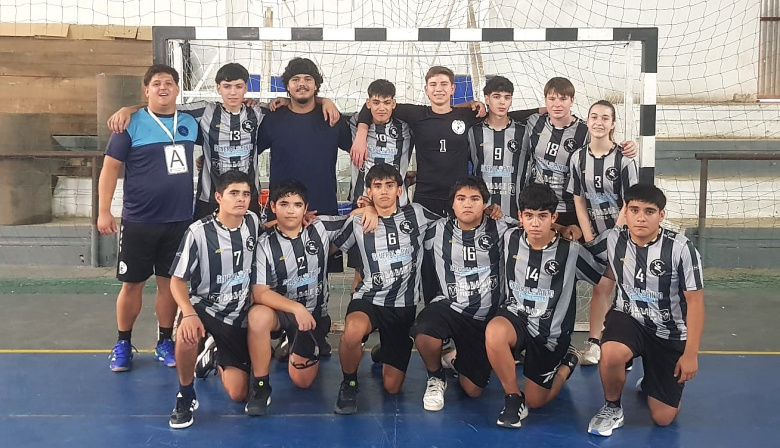 Handball: la Escuela Municipal de General Pinto debutó en la Liga Ajubal