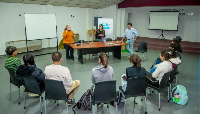 Inició el programa "Aprender a Emprender" para jóvenes de la ciudad