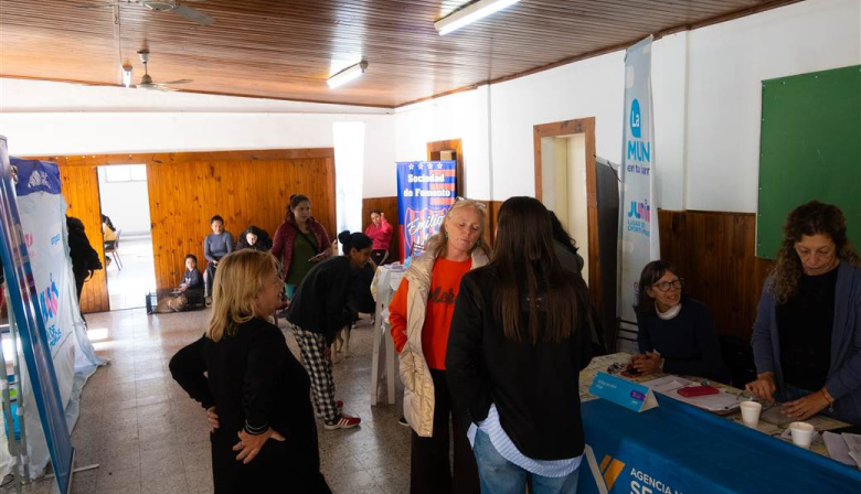 El Municipio llevó “La Muni en tu Barrio” al Emilio Mitre en una jornada de servicios y cercanía con los vecinos