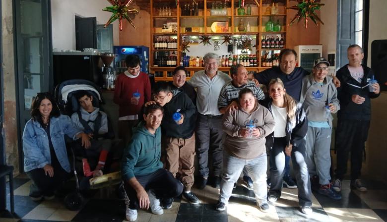 Integrantes del Centro de Día “San Cayetano” disfrutaron de una salida recreativa