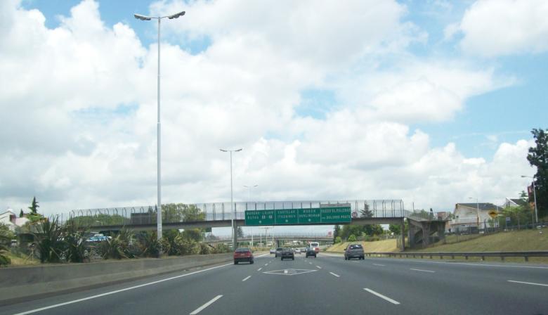 Preocupación por robos en el Acceso Oeste: ataques a motociclistas y piratas del asfalto