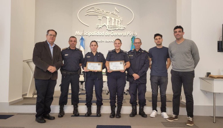 El Municipio de General Pinto reconoció a dos policías que salvaron la vida de una beba de ocho meses