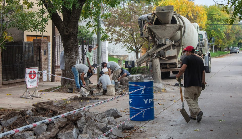 Avanza el plan de bacheo en Lincoln y se prepara nuevo pavimento en Arenaza