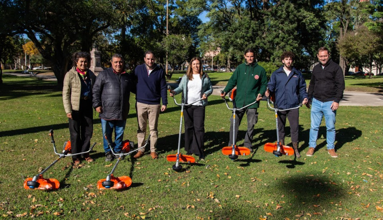 Lincoln incorporó nuevas desmalezadoras para fortalecer el mantenimiento de espacios verdes