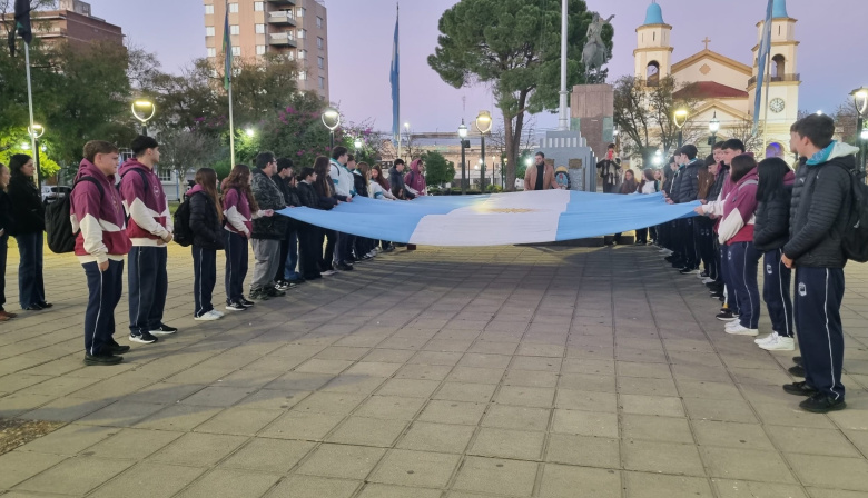 Rojas inició el camino hacia el 25 de Mayo con una jornada de homenaje al Himno Nacional