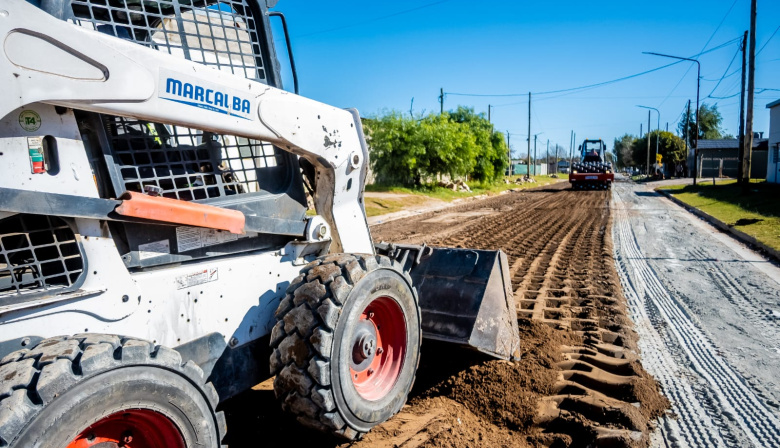 Avanzan las obras de asfaltado en Bicentenario y destacan el trabajo conjunto con fomentistas