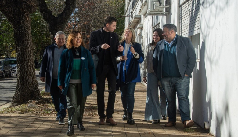 Cristina Álvarez Rodríguez recorrió el operativo de documentación en Vedia junto al intendente Carlos Ferraris