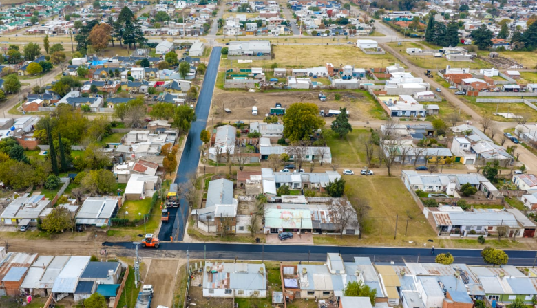 El Municipio avanza con nuevas cuadras de pavimento en el barrio Bicentenario