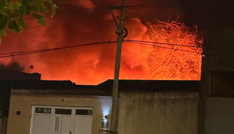 Un incendio destruyó un módulo en la Sociedad de Fomento del barrio La Celeste