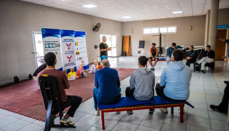 El Gobierno Local continúa fortaleciendo espacios cardioprotegidos con capacitaciones y nuevos desfibriladores