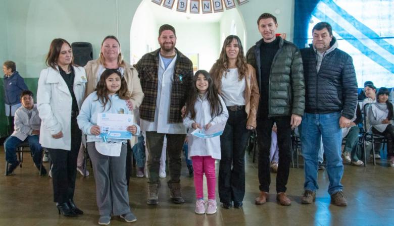 El intendente Carlos Ferraris encabezó el acto de promesa de lealtad a la bandera nacional
