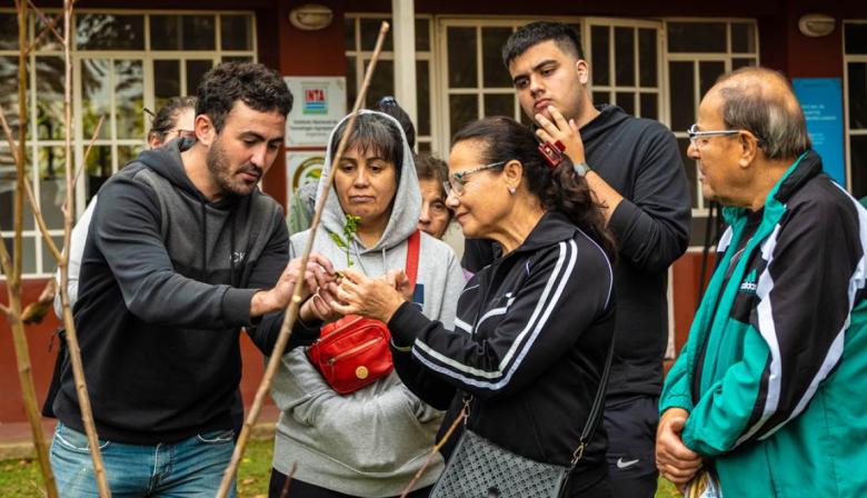 El Gobierno de Junín dictó un taller de poda y manejo otoñal de árboles frutales