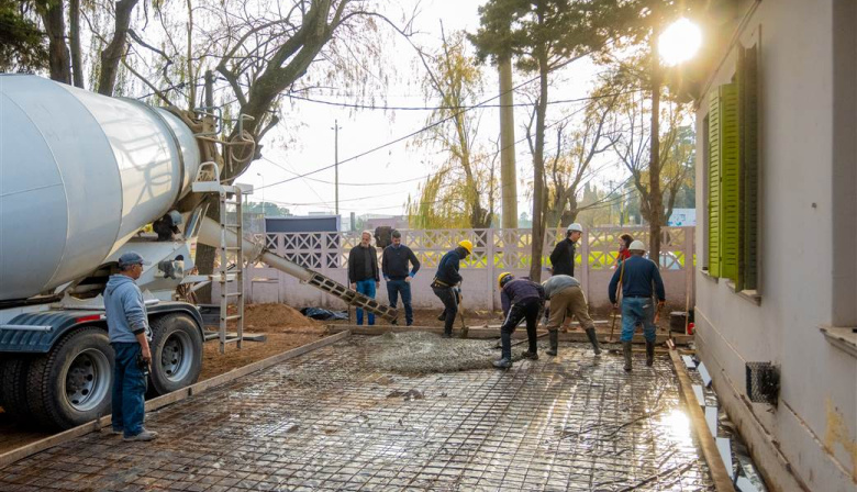 Avanza la construcción del playón deportivo para la Secundaria 11 y la Primaria 35