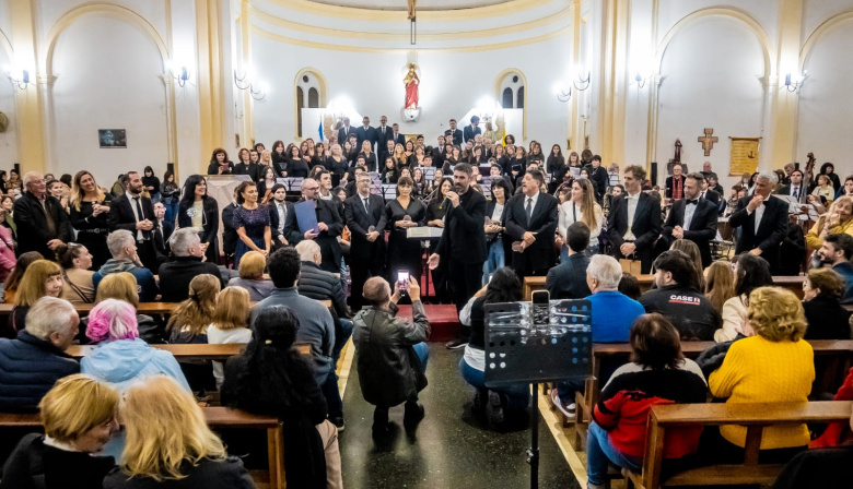 Junín celebró los 10 años de Aires de Música con un concierto histórico de más de 120 artistas en escena