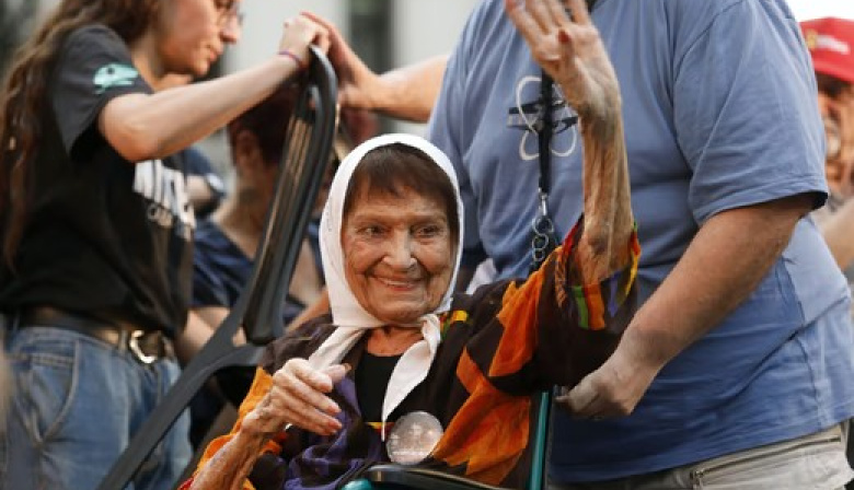 Murió Taty Almeida, la referente de Madres de Plaza de Mayo