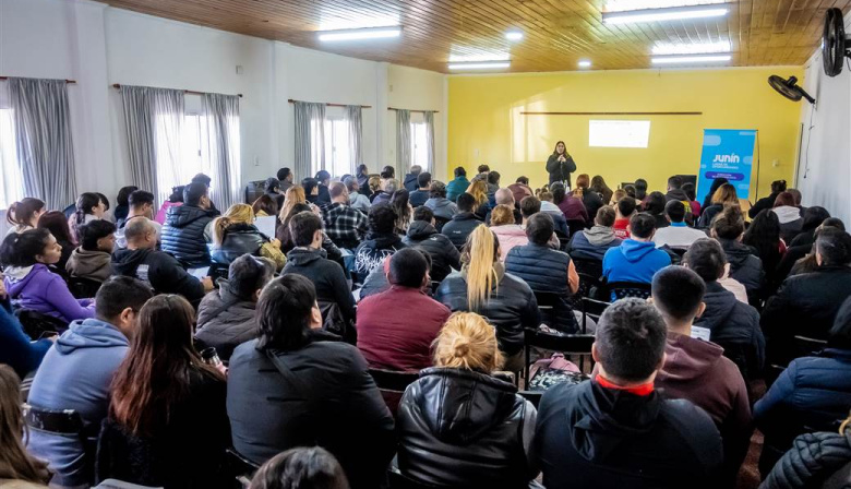 Más de 100 vecinos participaron de una capacitación sobre manipulación segura de alimentos