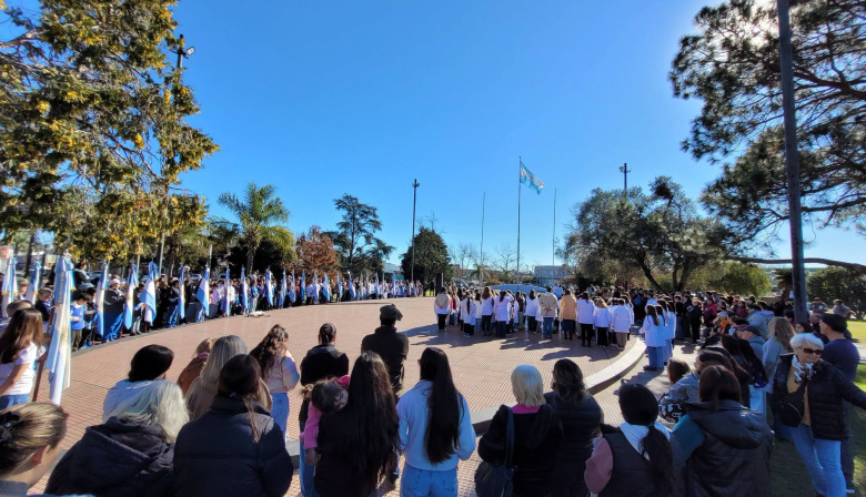 Emotivo acto de Promesa de Lealtad a la Bandera en General Pinto