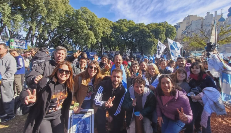 Militantes de La Cámpora Junín participaron del acto en Parque Lezama