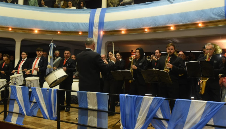 Lincoln conmemoró el Día de la Bandera con un emotivo acto y la promesa de lealtad de más de 650 alumnos