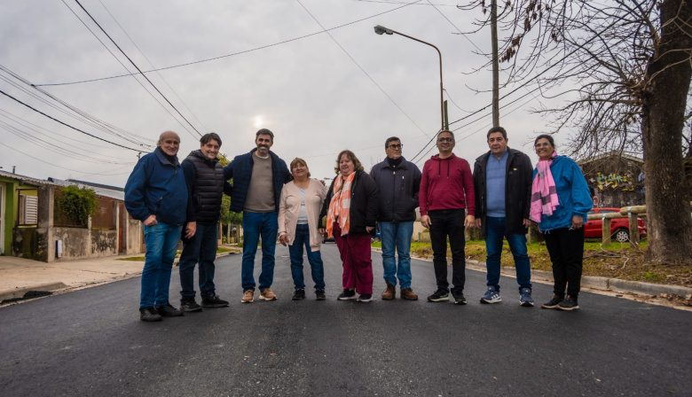 El Municipio avanza con el plan de asfalto y suma nuevas cuadras pavimentadas en el barrio La Celeste