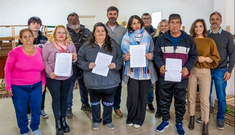 El Municipio avanzó con la regularización dominial de vecinos del barrio Almirante Brown