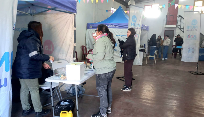 "La Muni en Tu Barrio" llegó al Ricardo Rojas con servicios, asesoramiento y atención para los vecinos