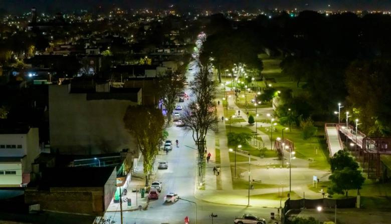 Quedó habilitada una nueva etapa de reconversión LED en el Parque Central de Junín