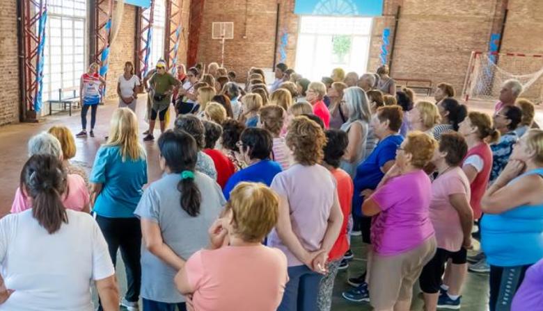 El Club de Leones Junín impulsa una campaña para promover el respeto y el cuidado de las personas mayores