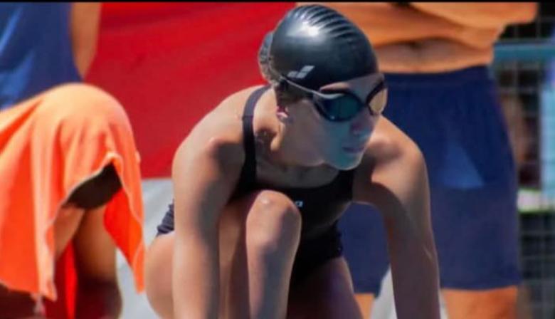 Emilia Stay brilló en Bragado y sumó nuevos podios para la natación regional
