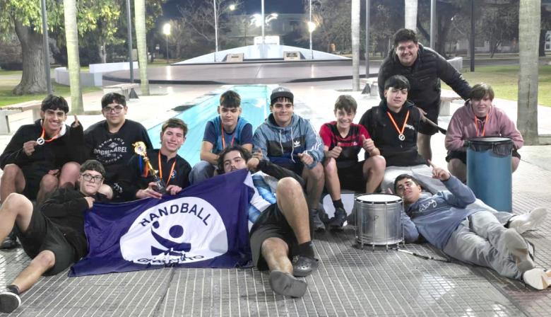 El Sub 18 de la Escuela Municipal de Handball se consagró campeón