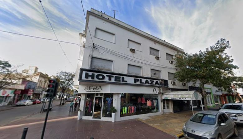 Dos hoteles cerrados en el centro Junín: una postal que contrasta con Roque Sáenz Peña