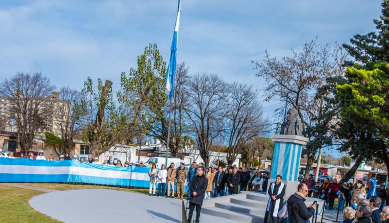 Junín conmemoró el Día de la Bandera con la tradicional jura del Grupo de Artillería 10 y una multitudinaria participación de la comunidad