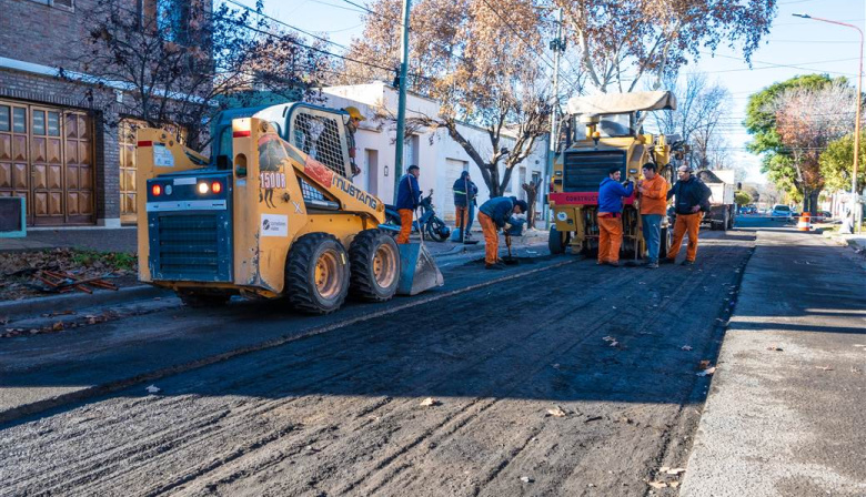 El Municipio continúa con el plan de bacheo para optimizar la transitabilidad en distintos barrios