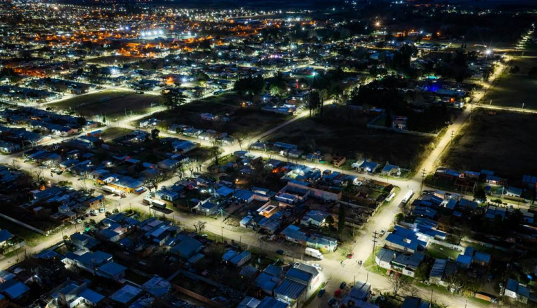 El Gobierno de Junín completó la reconversión a LED en el barrio Bicentenario con más de 400 nuevas luminarias