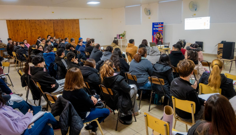 Más de 80 vecinos participaron del curso de manipulación de alimentos en el barrio Emilio Mitre