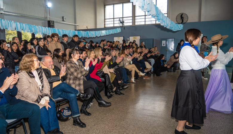 Junín conmemoró el Día de la Independencia en la Escuela "Héroes de Malvinas"