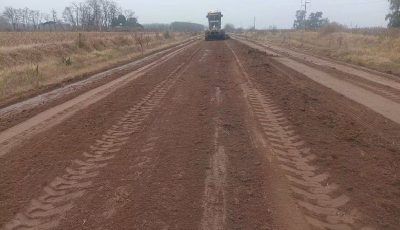 Chacabuco continúa con el mantenimiento de los caminos rurales para mejorar la transitabilidad