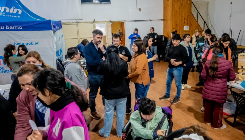 "La Muni en tu Barrio" llegó al barrio Evita y Fiorini destacó el contacto directo con los vecinos