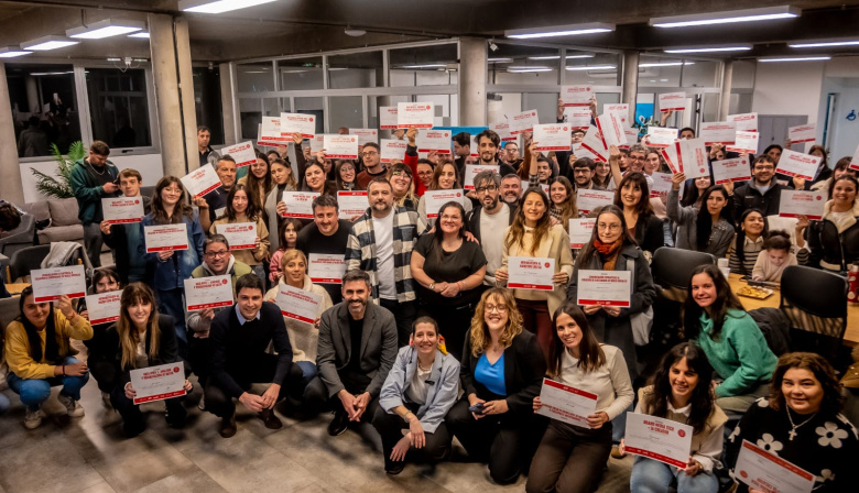 La Escuela de Innovación y Tecnología entregó nuevos certificados y Fiorini destacó la generación de oportunidades para los vecinos