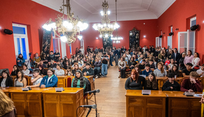 Quedó inaugurada una nueva edición del Concejo Deliberante Estudiantil con la jura de más de 70 jóvenes representantes