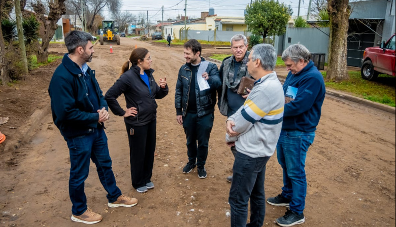 Continúan las obras de cordón cuneta y mejorado en el barrio Mayor López