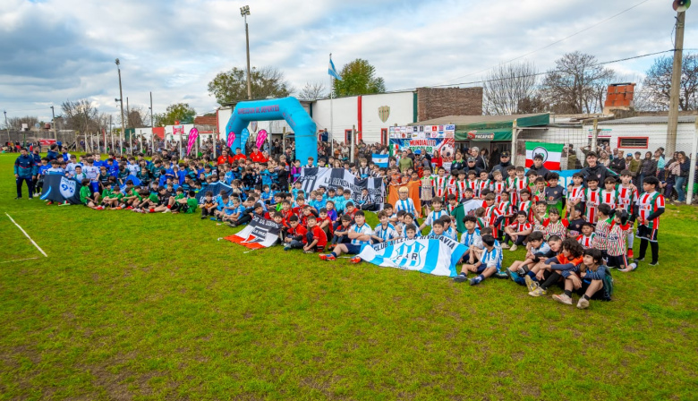 Mundialito de Inferiores reunió a más de 250 chicos en el Club Ambos Mundos
