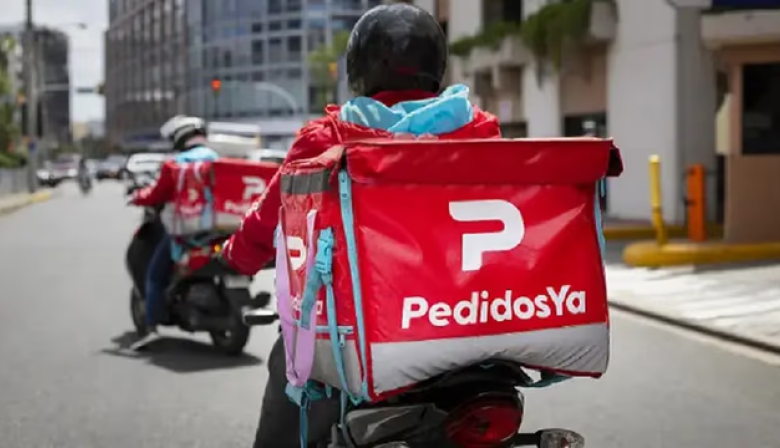 Un repartidor de delivery necesita hacer 453 pedidos para cubrir la Canasta Básica Total de una familia tipo