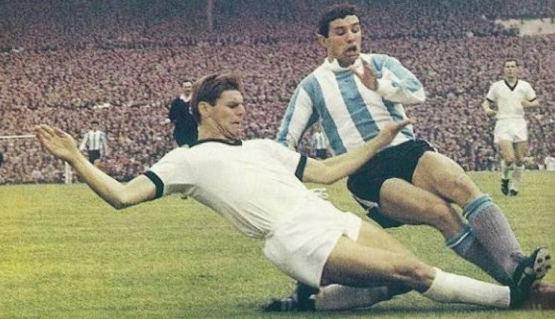 Luis Artime, el futbolista que se crió en Junín y enfrentó a Inglaterra en el Mundial de 1966